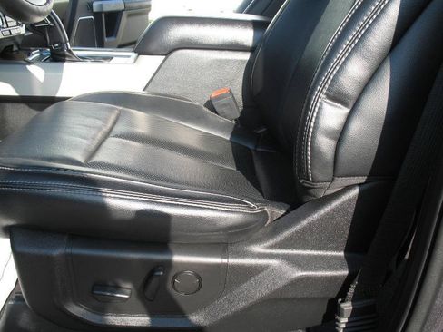 Used 2019 Ford F150 Lariat w/ Equipment Group 502A Luxury AWD/4WD image 18