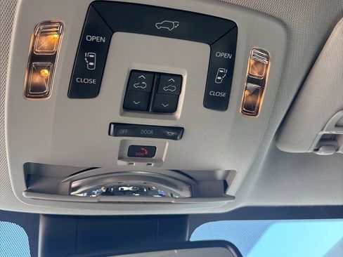 Used 2022 Toyota Sienna XLE image 25