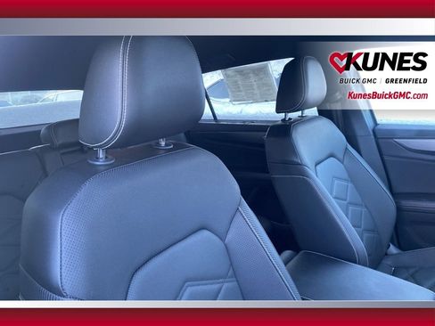 Used 2025 Volkswagen Atlas Cross Sport SE image 40