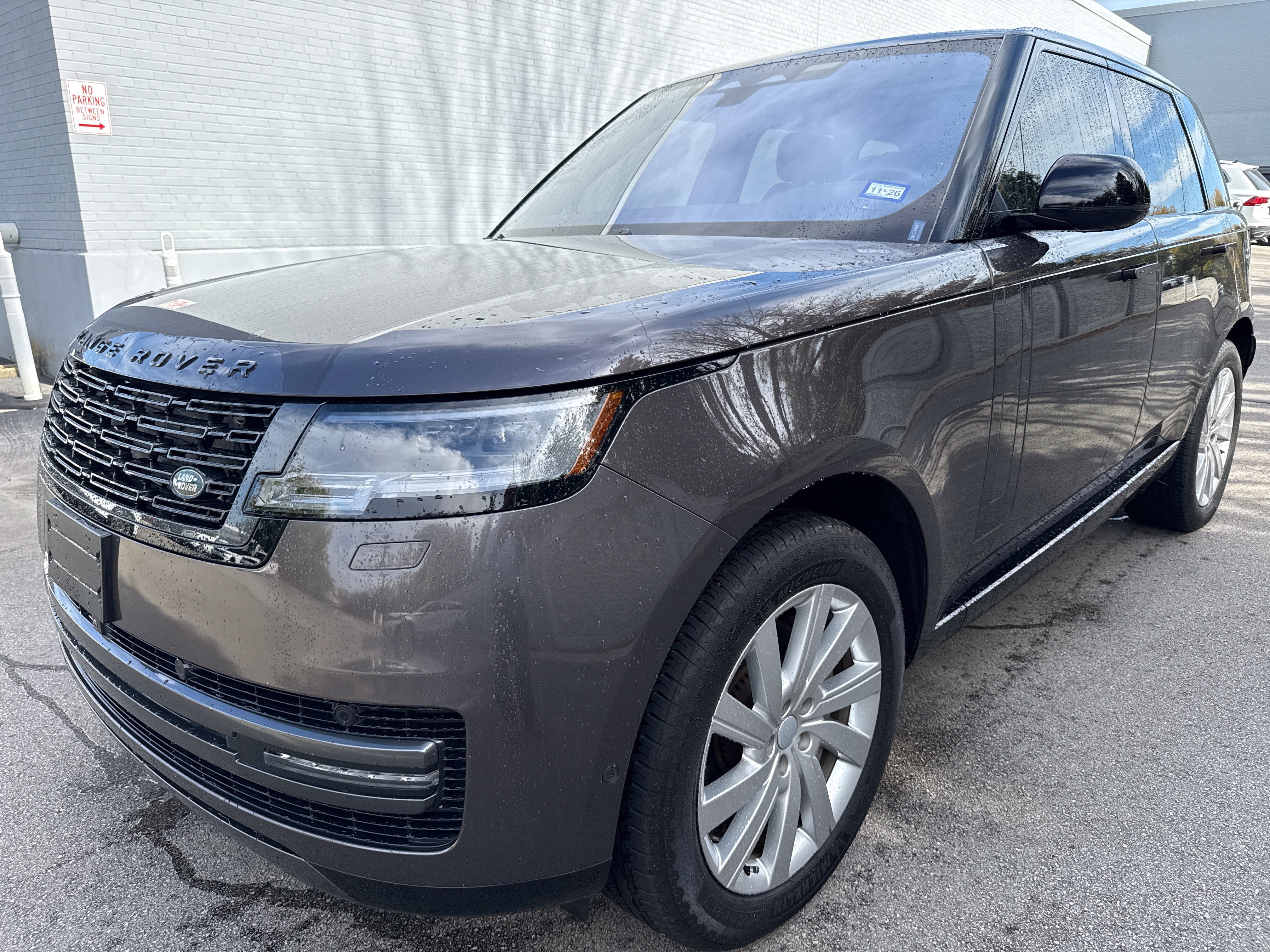 Used 2023 Land Rover Range Rover SE AWD/4WD image 1