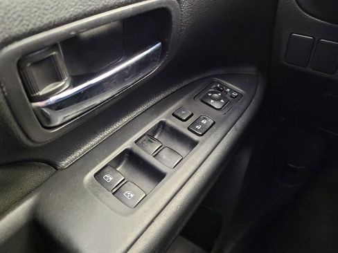 Used 2018 Mitsubishi Outlander SE image 27