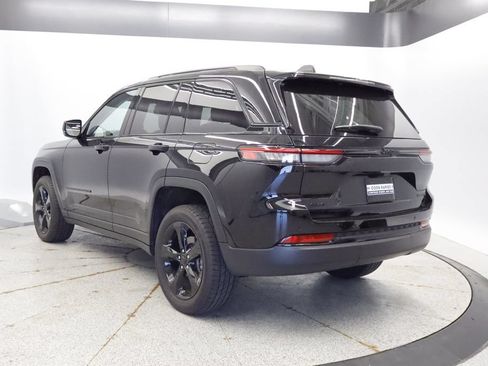 Certified 2023 Jeep Grand Cherokee Limited w/ Black Appearance Package AWD/4WD image 3