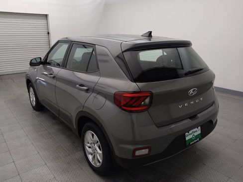 Used 2022 Hyundai Venue SE image 5