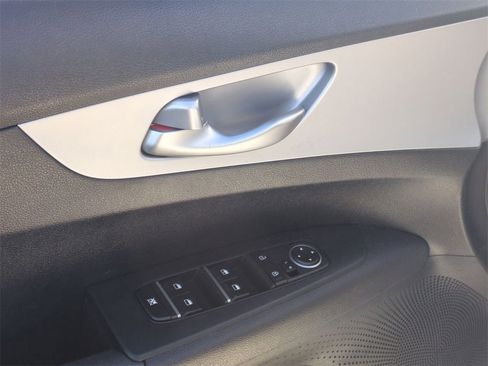 Used 2024 Kia Forte LXS w/ LXS Technology Package image 21