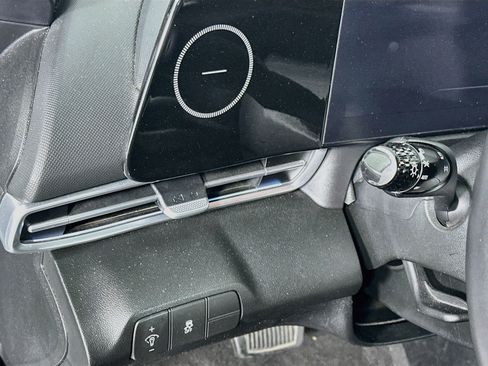Used 2025 Hyundai Elantra SEL FWD image 17