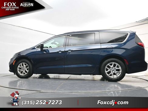 Used 2022 Chrysler Pacifica Touring-L FWD image 21