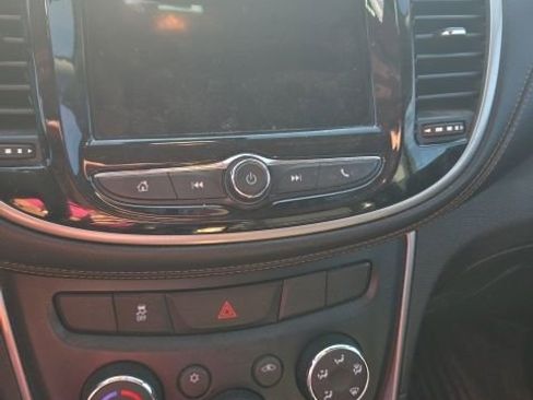 Used 2019 Chevrolet Trax LT w/ Redline Edition AWD/4WD image 10
