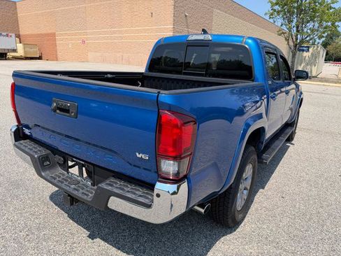Used 2018 Toyota Tacoma SR5 RWD image 4