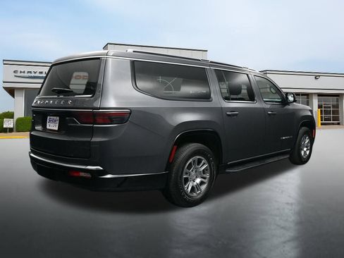 Used 2023 Jeep Wagoneer L 4WD image 5