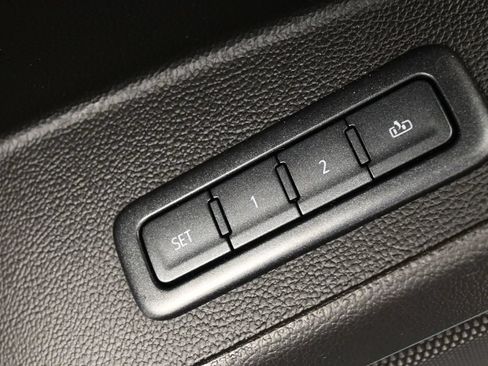 Used 2019 Chevrolet Tahoe Premier AWD/4WD image 32