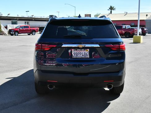 Used 2022 Chevrolet Traverse LT image 7