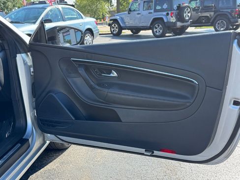 Used 2014 Volkswagen Eos FWD image 15