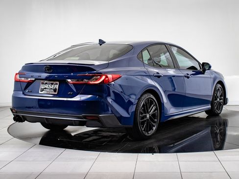 Used 2025 Toyota Camry SE image 10