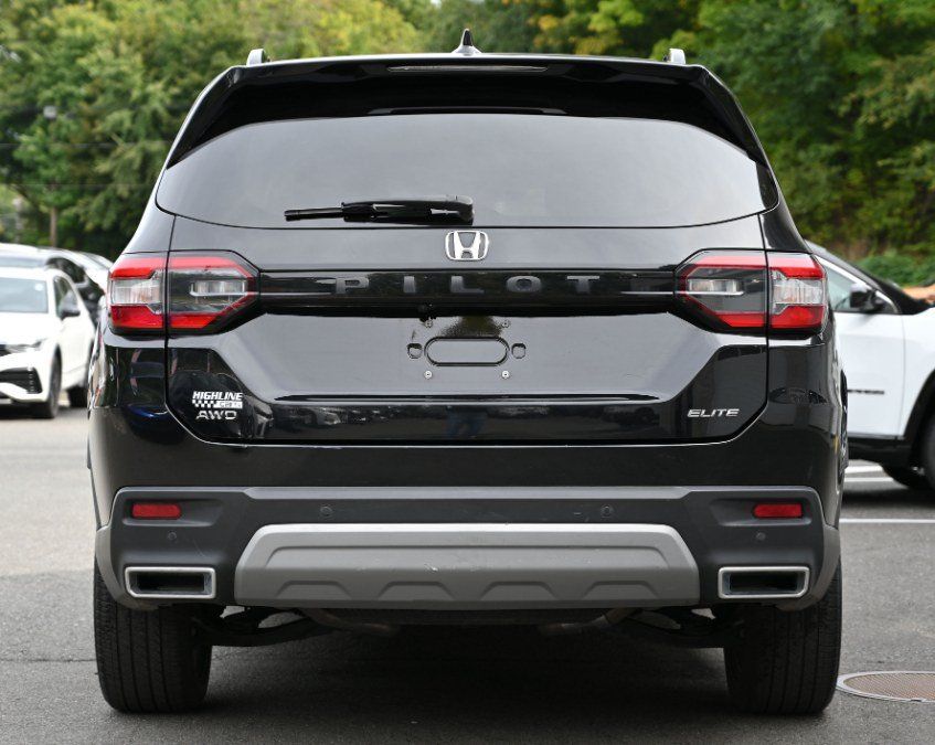 Used 2023 Honda Pilot Elite image 6
