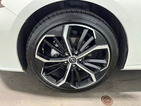 Used 2024 Nissan Altima 2.5 SR FWD image 28
