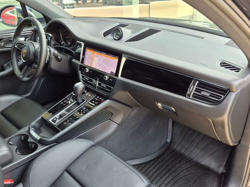 Certified 2026 Porsche Macan AWD/4WD image 24