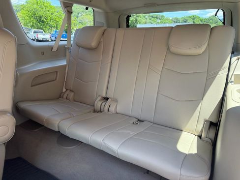 Used 2018 Cadillac Escalade ESV Luxury RWD image 23