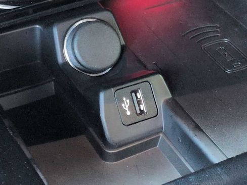 Used 2025 BMW Z4 M40i w/ Premium Package image 29