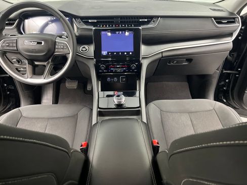 Used 2024 Jeep Grand Cherokee Laredo RWD image 43
