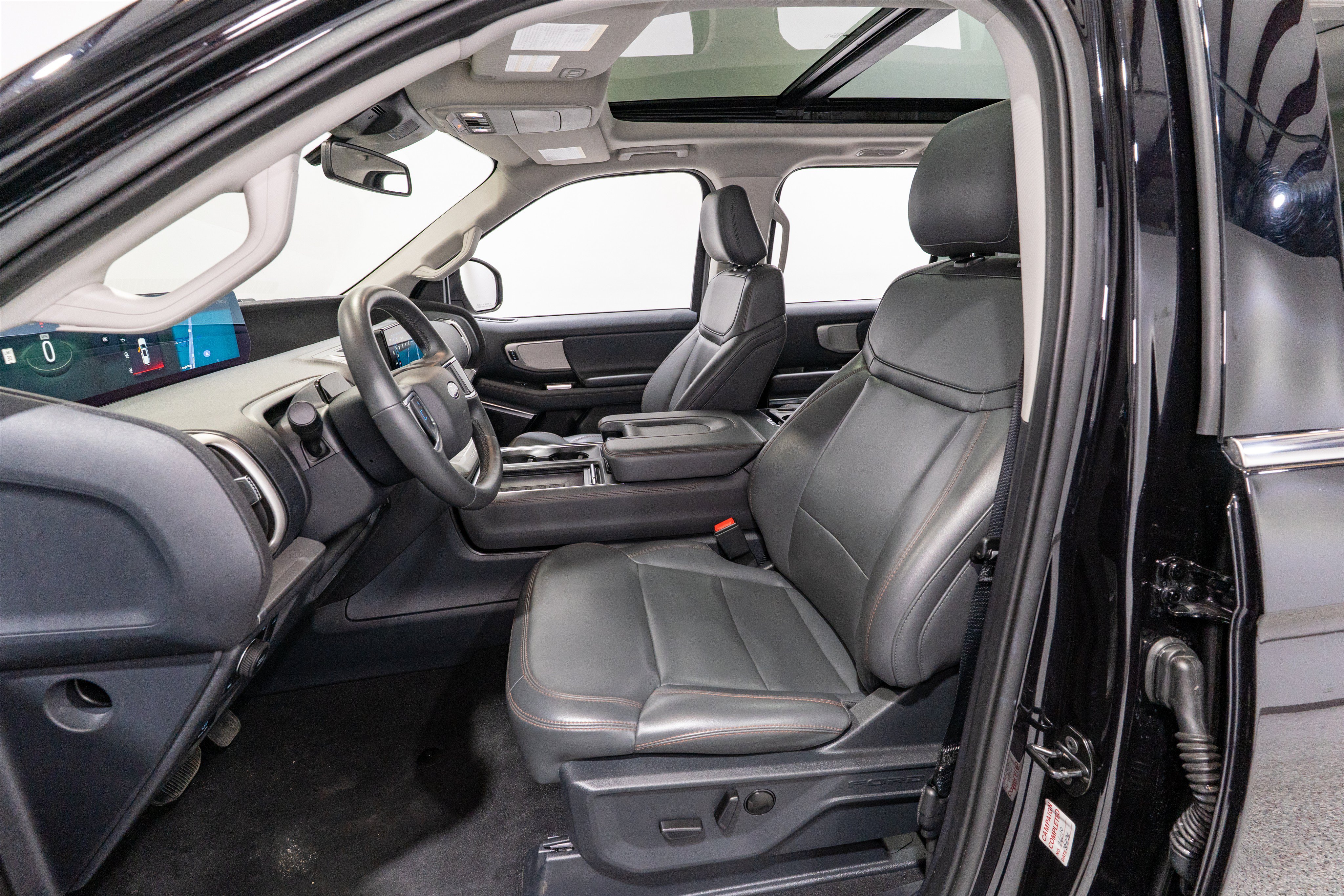 Used 2025 Ford Expedition Active AWD/4WD image 15