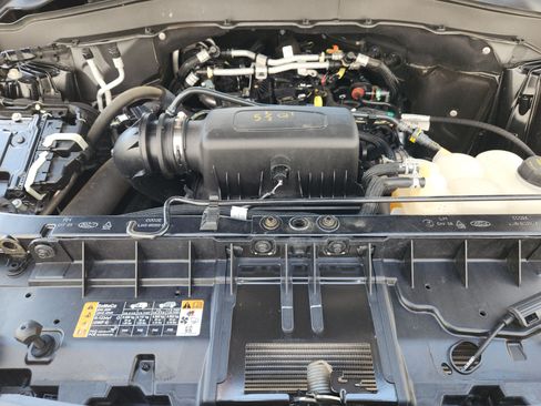 Used 2023 Ford Explorer XLT w/ Equipment Group 202A AWD/4WD image 34