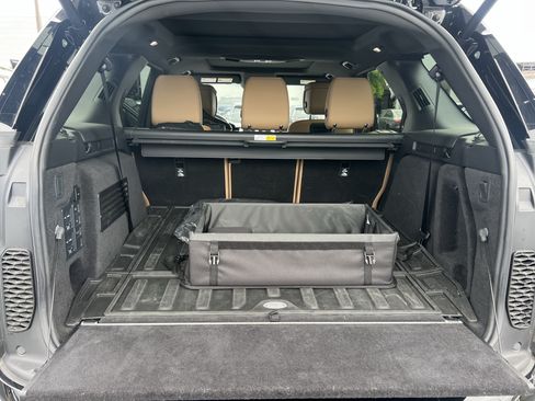 Certified 2023 Land Rover Discovery HSE R-Dynamic AWD/4WD image 34
