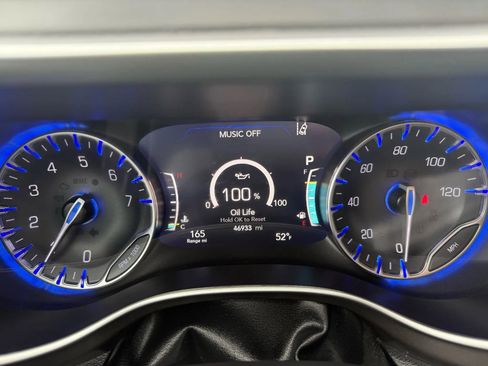 Used 2022 Chrysler Pacifica Touring-L image 14