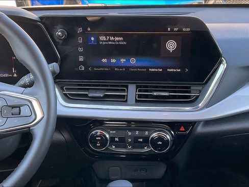 Certified 2025 Chevrolet Trax LT w/ LT Convenience Package image 8