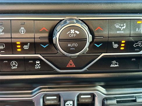 Used 2022 Jeep Wrangler Unlimited Sahara w/ LED Lighting Group AWD/4WD image 23