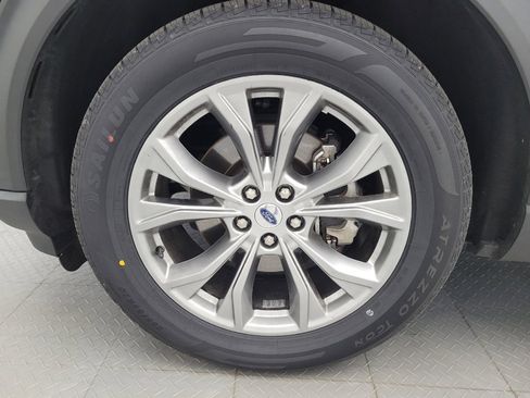 Used 2022 Ford Explorer Limited w/ Equipment Group 301A AWD/4WD image 31