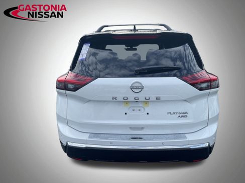 Used 2026 Nissan Rogue Platinum w/ Platinum Premium Package image 9