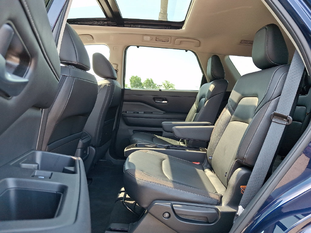 Certified 2023 Nissan Pathfinder SL w/ SL Premium Package AWD/4WD image 12