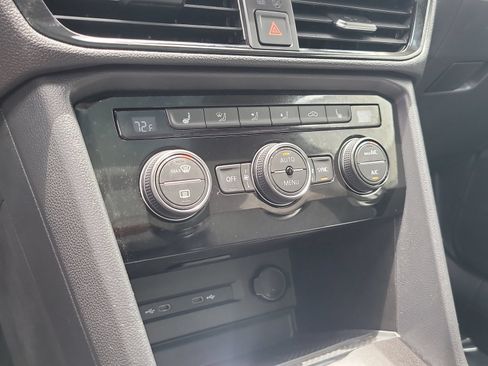 Used 2024 Volkswagen Taos SE w/ Panoramic Sunroof Package FWD image 22