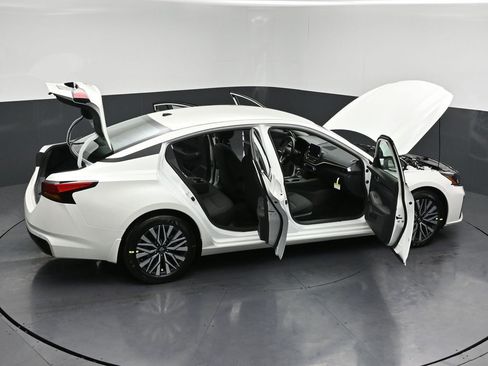 New 2026 Nissan Altima 2.5 SV FWD image 30