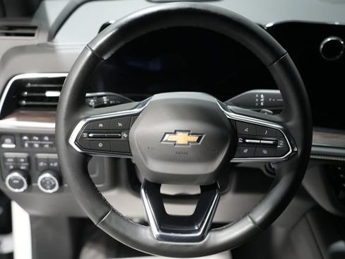 Used 2025 Chevrolet Tahoe Premier AWD/4WD image 16