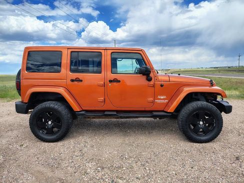 Used 2011 Jeep Wrangler Unlimited Sahara w/ Dual Top Group AWD/4WD image 6