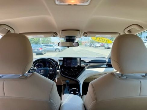 Used 2021 Toyota Camry LE w/ Carpet Mat Package (TMS) FWD image 20