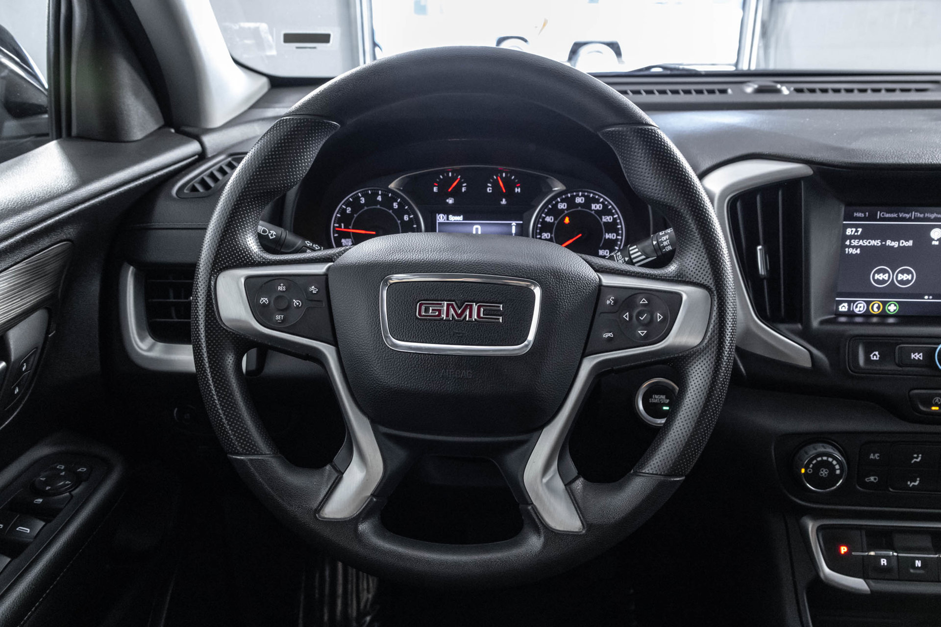 Used 2024 GMC Terrain SLE AWD/4WD image 27