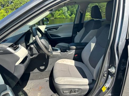 Used 2020 Toyota RAV4 XLE w/ Convenience Package FWD image 15