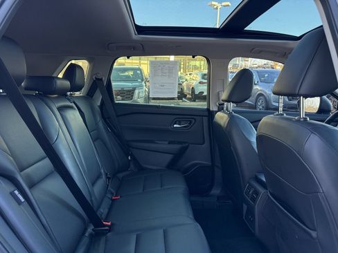 Used 2024 Nissan Rogue SV w/ SV Premium Package AWD/4WD image 18