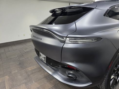 Used 2023 Aston Martin DBX image 8
