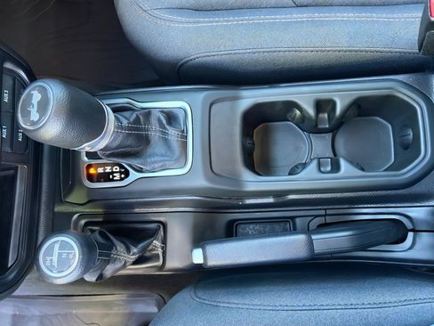 Used 2025 Jeep Wrangler Sport image 27