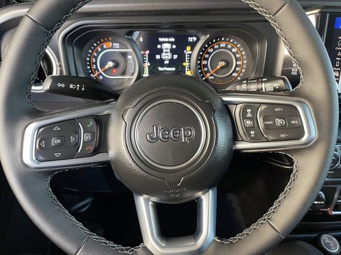 New 2026 Jeep Wrangler Unlimited Sahara AWD/4WD image 30