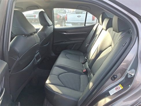 Used 2018 Toyota Camry SE image 10