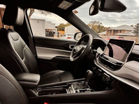 Used 2024 Jeep Compass Limited image 31