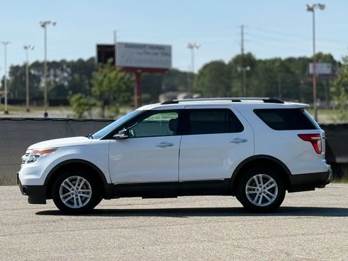 Used 2015 Ford Explorer XLT w/ Equipment Group 202A image 6