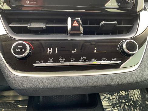 Used 2021 Toyota Corolla LE image 23