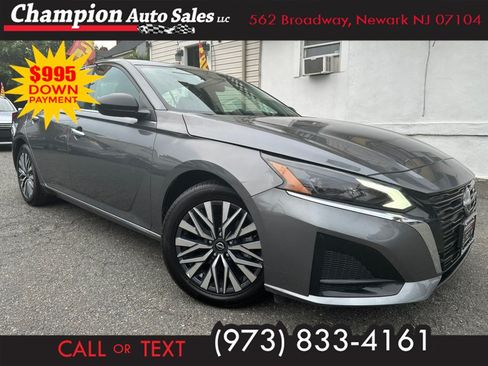 Used 2025 Nissan Altima 2.5 SV FWD image 1