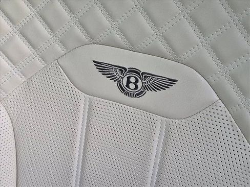 Used 2023 Bentley Bentayga AWD/4WD image 14
