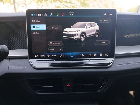 New 2025 Volkswagen Tiguan SE image 18